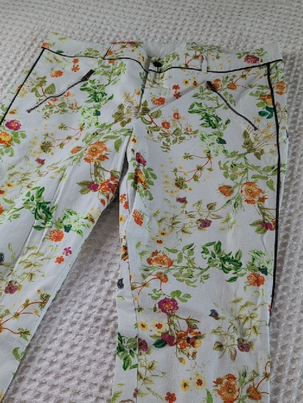 Disney Alice Floral Print White Crop Pants with Green and Orange Accents - Picture 9 of 9